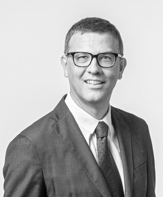 Porträtbild von Professor Ivan Cadez.